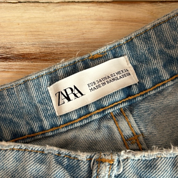 ZARA HIGH RISE LIGHT WASH TAPERED MOM JEANS - Picture 6 of 7